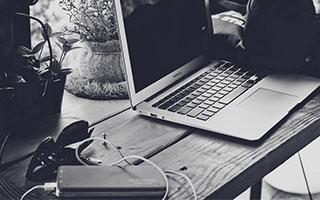 爱游戏体育官方网站-美国反曲弓女队在世界大学生射箭锦标赛中获得银牌，反曲弓世界纪录